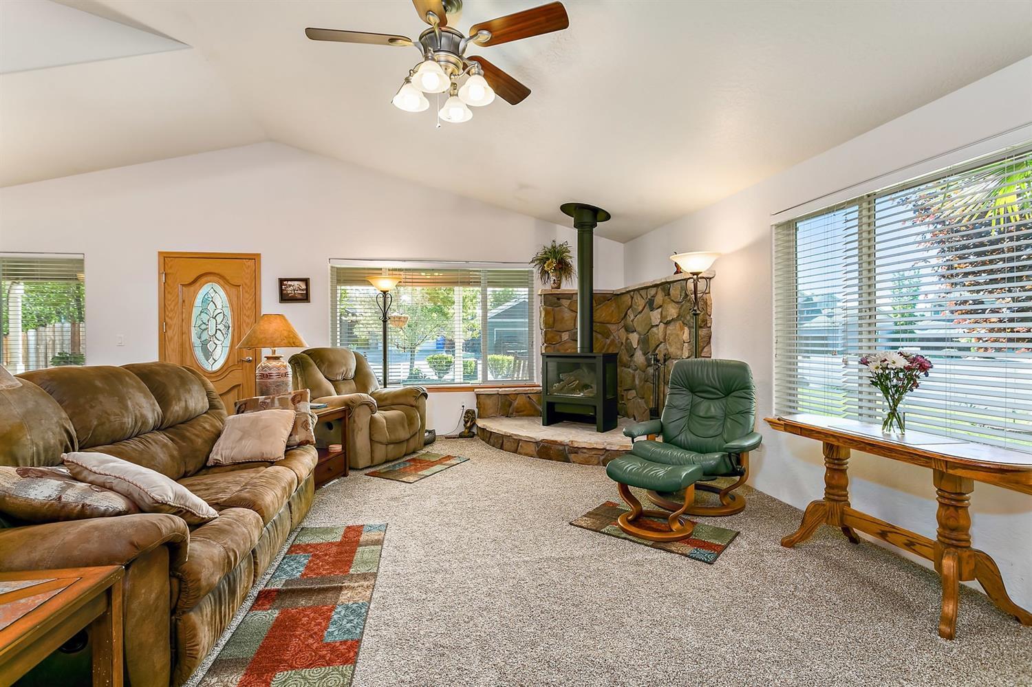 882 Win Way Eagle Point, OR 97524 - Photo 4 of 31 Additional Photo