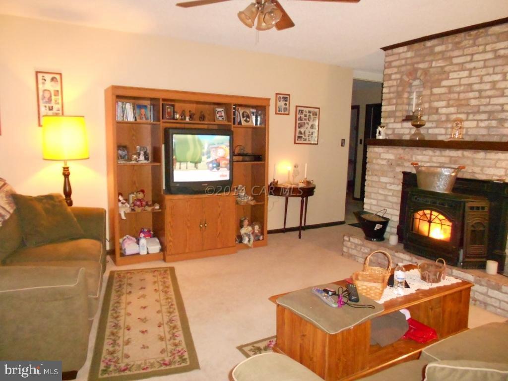 9240 Croppers Island Road Newark, MD 21841 - Photo 2 of 19 a living room with furniture and a fireplace