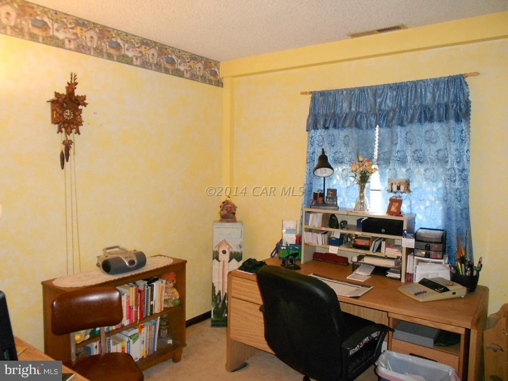 9240 Croppers Island Road Newark, MD 21841 - Photo 11 of 19 a work room with furniture and gym equipment