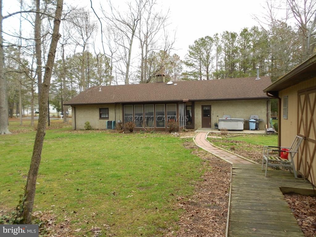 9240 Croppers Island Road Newark, MD 21841 - Photo 17 of 19 a front view of a house with a yard