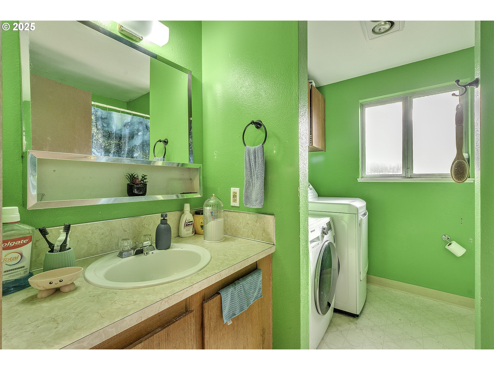 2724 North Davis Court Cornelius, OR 97113 - Photo 14 of 26 a bathroom with a sink and mirror