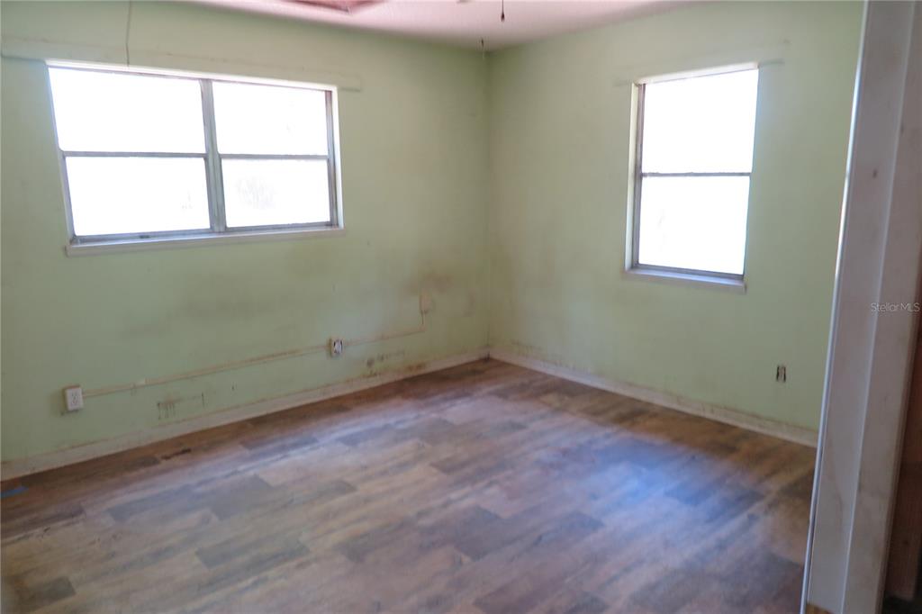 153-UNIT Ranch Road San Mateo, FL 32187 - Photo 12 of 34 an empty room with a window