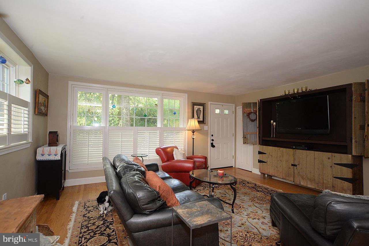 34 Leopard Road Paoli, PA 19301 - Photo 5 of 37 Looking toward front door