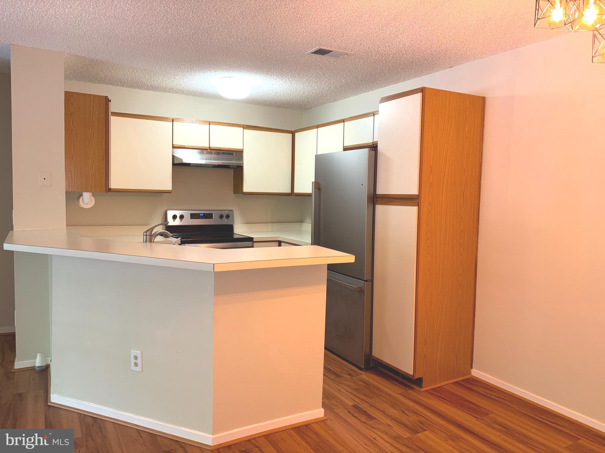 11705 A Summerchase Circle, Unit 1705A Reston, VA 20194 - Photo 4 of 18 Kitchen