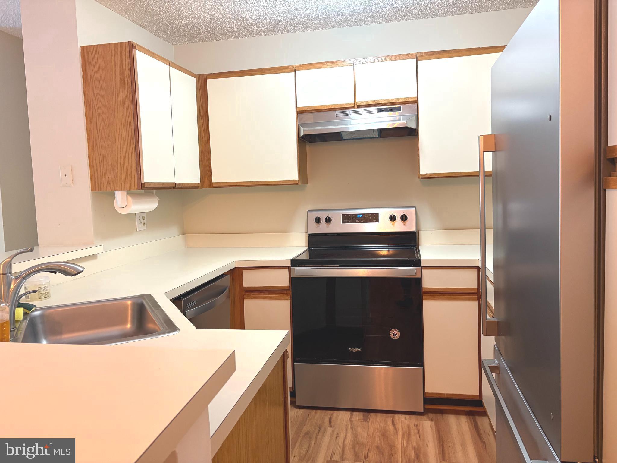 11705 A Summerchase Circle, Unit 1705A Reston, VA 20194 - Photo 5 of 18 Kitchen