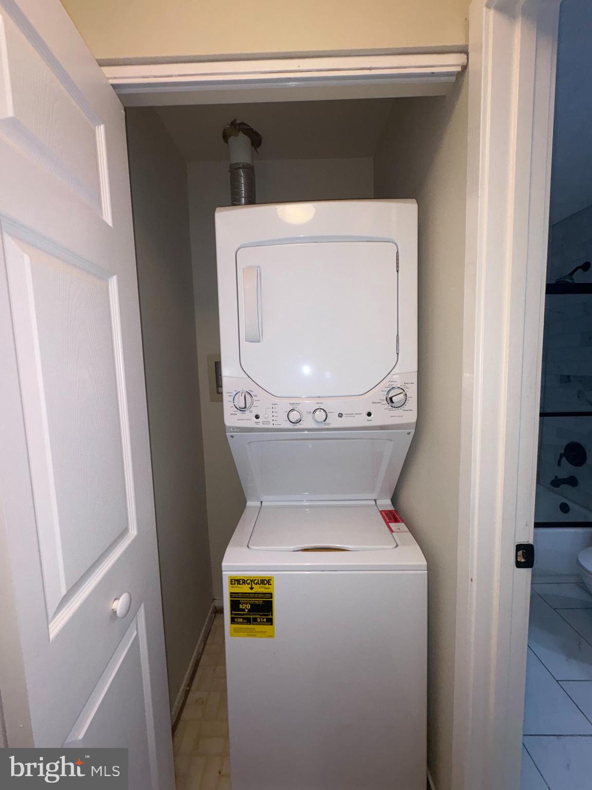 11705 A Summerchase Circle, Unit 1705A Reston, VA 20194 - Photo 10 of 18 Washer/dryer