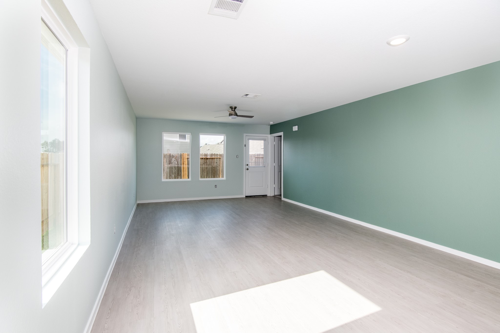 14852 North Ascot Bnd Circle Conroe, TX 77306 - Photo 8 of 21 an empty room with windows