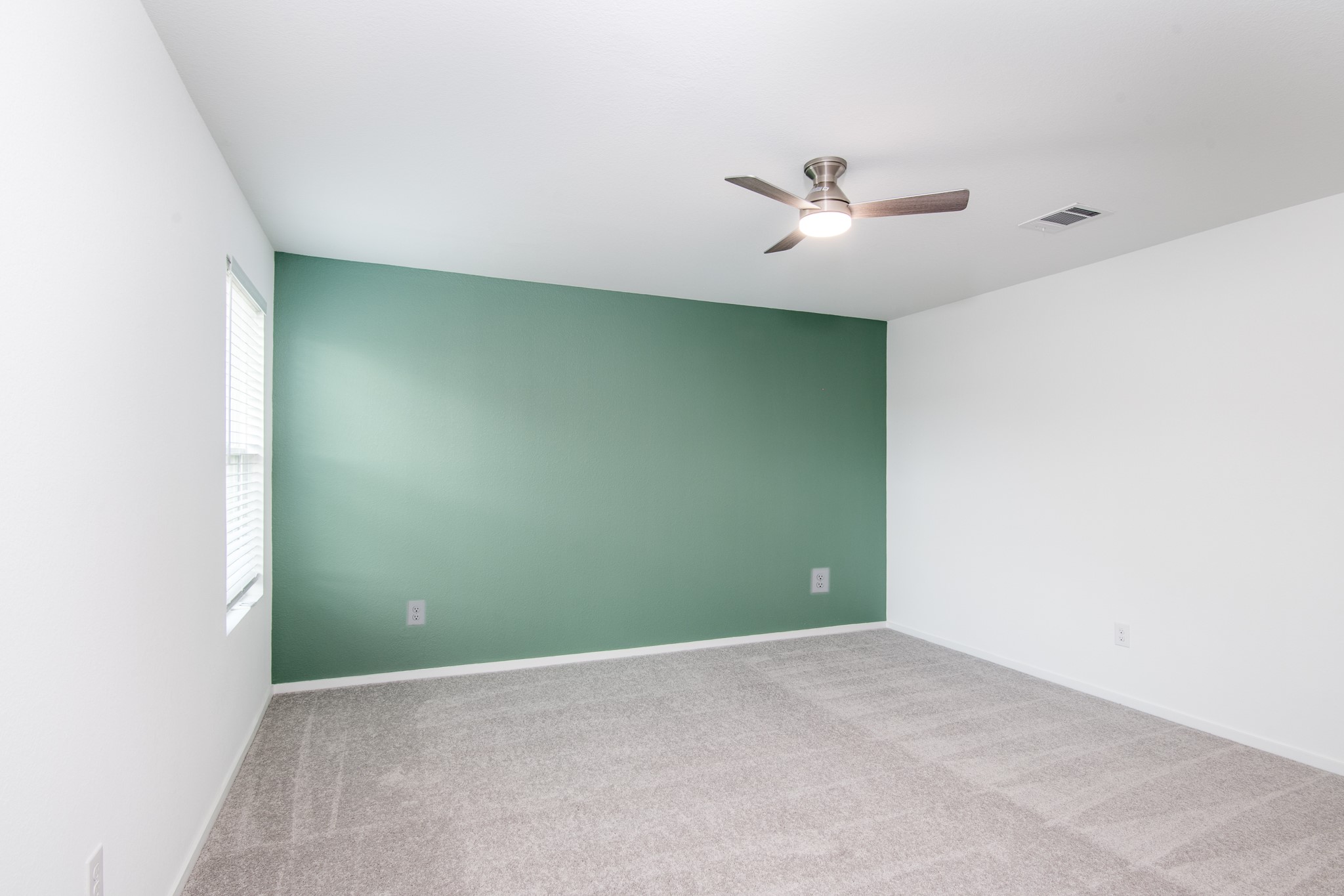 14852 North Ascot Bnd Circle Conroe, TX 77306 - Photo 10 of 21 an empty room and chandelier fan