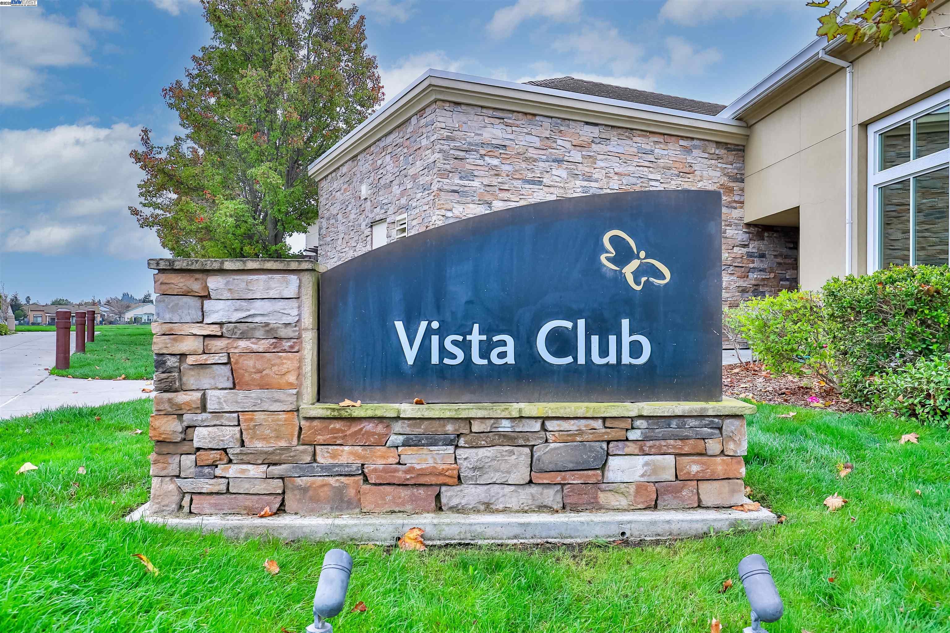 422 Saddle Rock Lane Rio Vista, CA 94571 - Photo 32 of 40 a sign on the side of a building