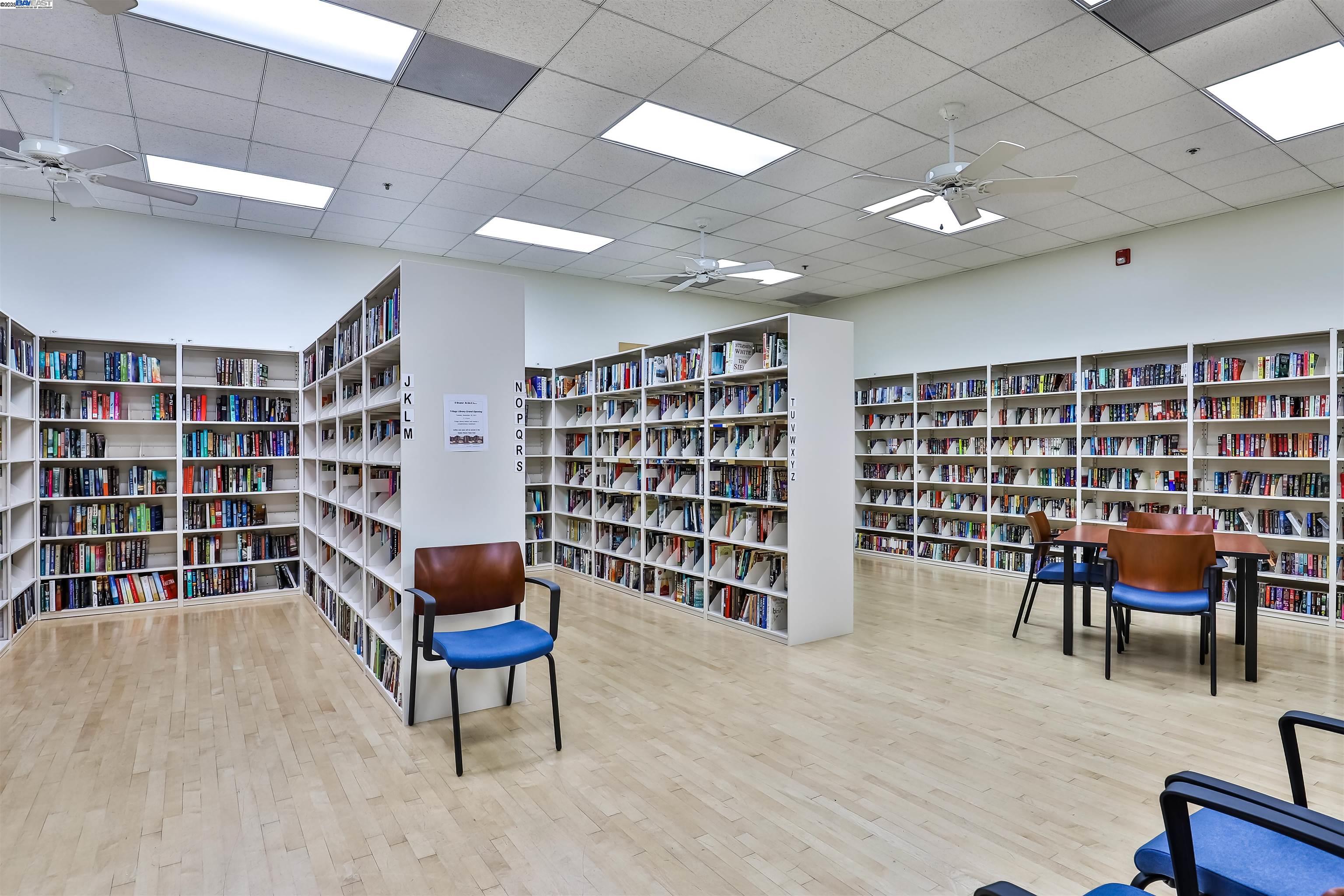422 Saddle Rock Lane Rio Vista, CA 94571 - Photo 39 of 40 a room with furniture and a book shelf