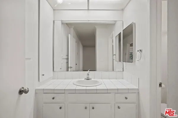 $3,580 | 1033 6th Street, Unit 108, Santa Monica, CA 90403