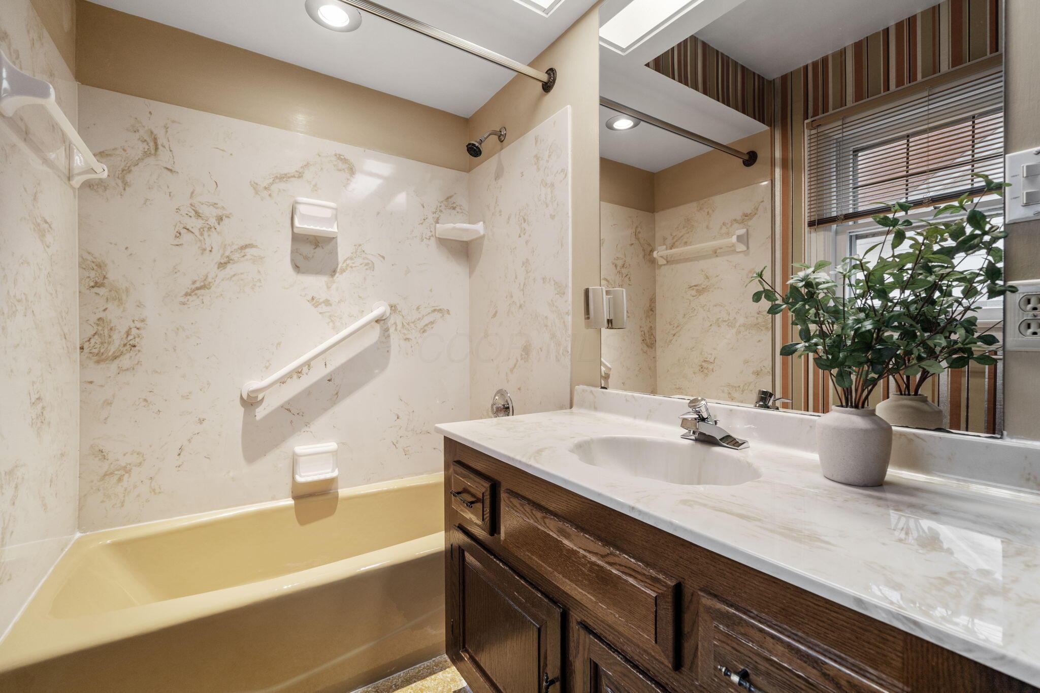 170 North Cassingham Road Columbus, OH 43209 - Photo 33 of 58 37-web-or-mls-DSC05558