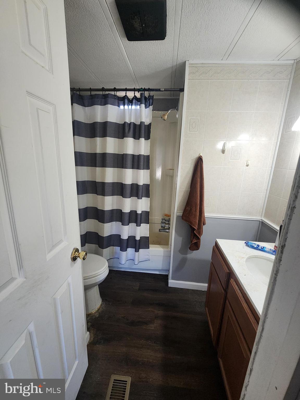 302 Arizona Avenue Williamstown, NJ 08094 - Photo 10 of 11 a bathroom with a sink and toilet