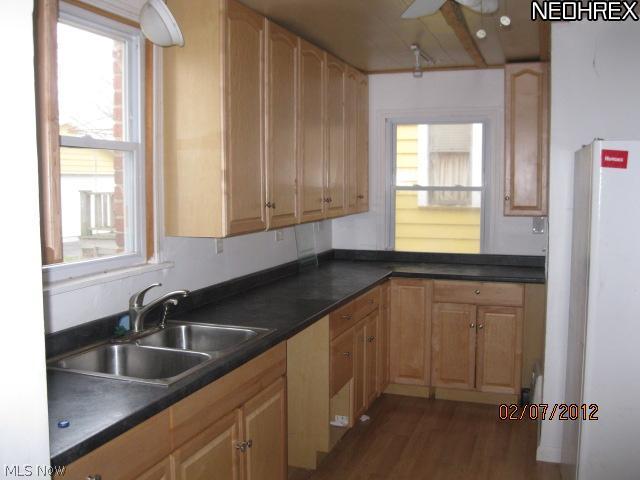 3407 Hartwood Road Cleveland Heights, OH 44112 - Photo 5 of 10