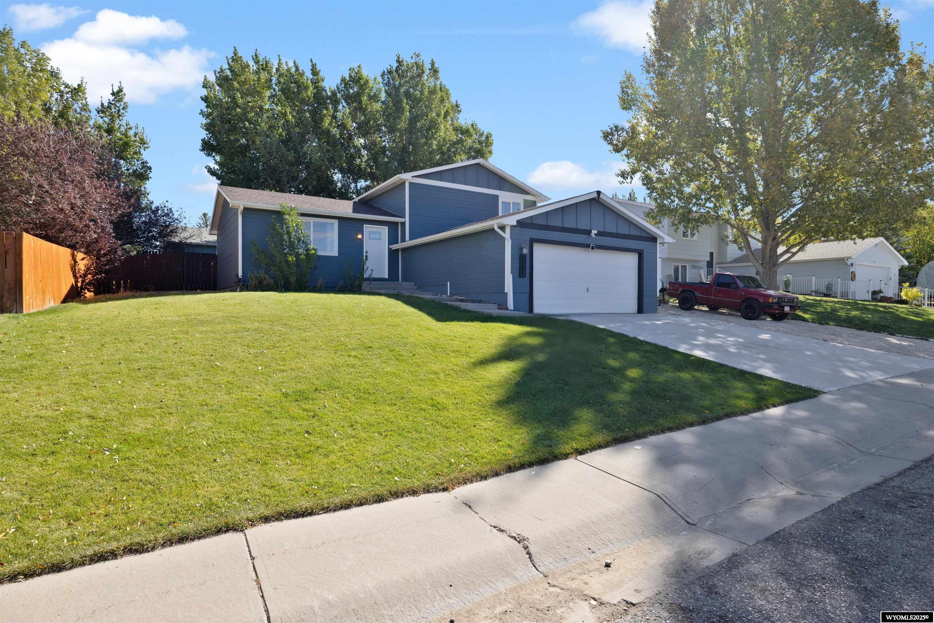 5021 South David Street Casper, WY 82601 - Photo 3 of 33