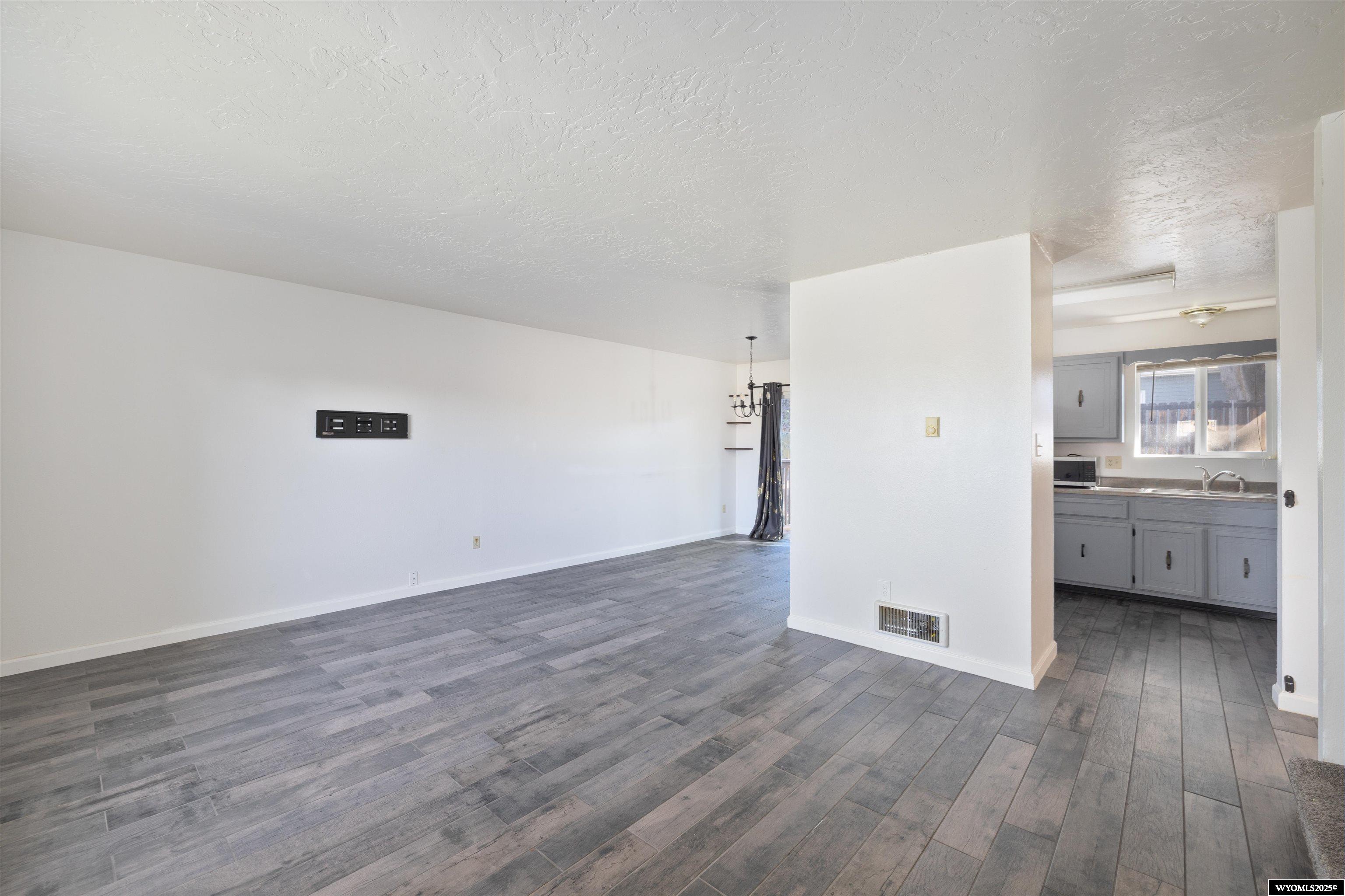 5021 South David Street Casper, WY 82601 - Photo 4 of 33