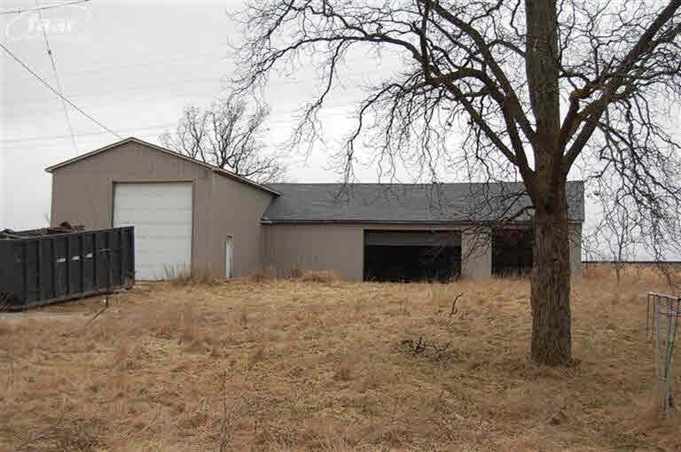 4214 Silver Lake Road Linden, MI 48451 - Photo 6 of 20 20125610-5.JPG