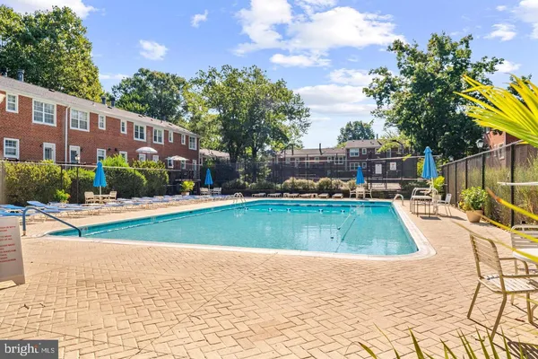 $390,000 | 2837 South Wakefield Street, Unit D, Arlington, VA 22206