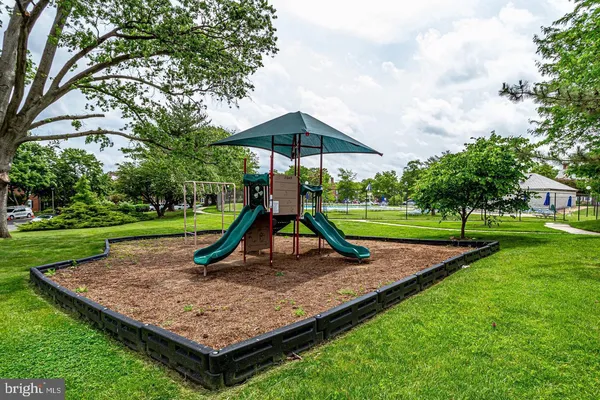 $390,000 | 2837 South Wakefield Street, Unit D, Arlington, VA 22206