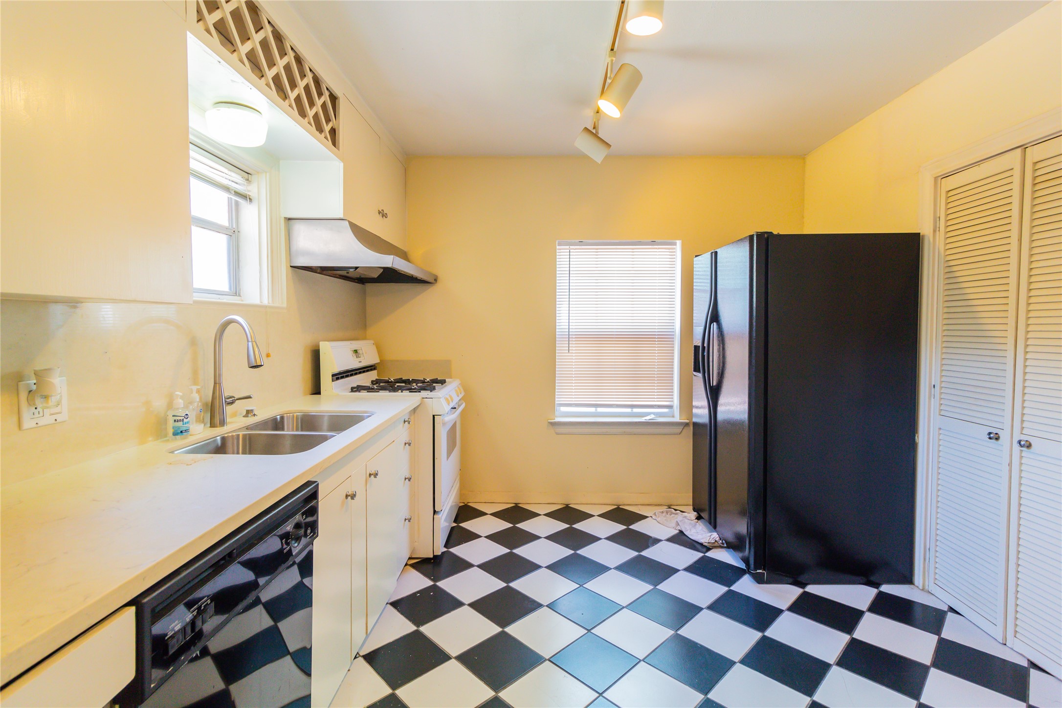 1961 Dryden Road Houston, TX 77030 - Photo 6 of 21 Gallery Image 6