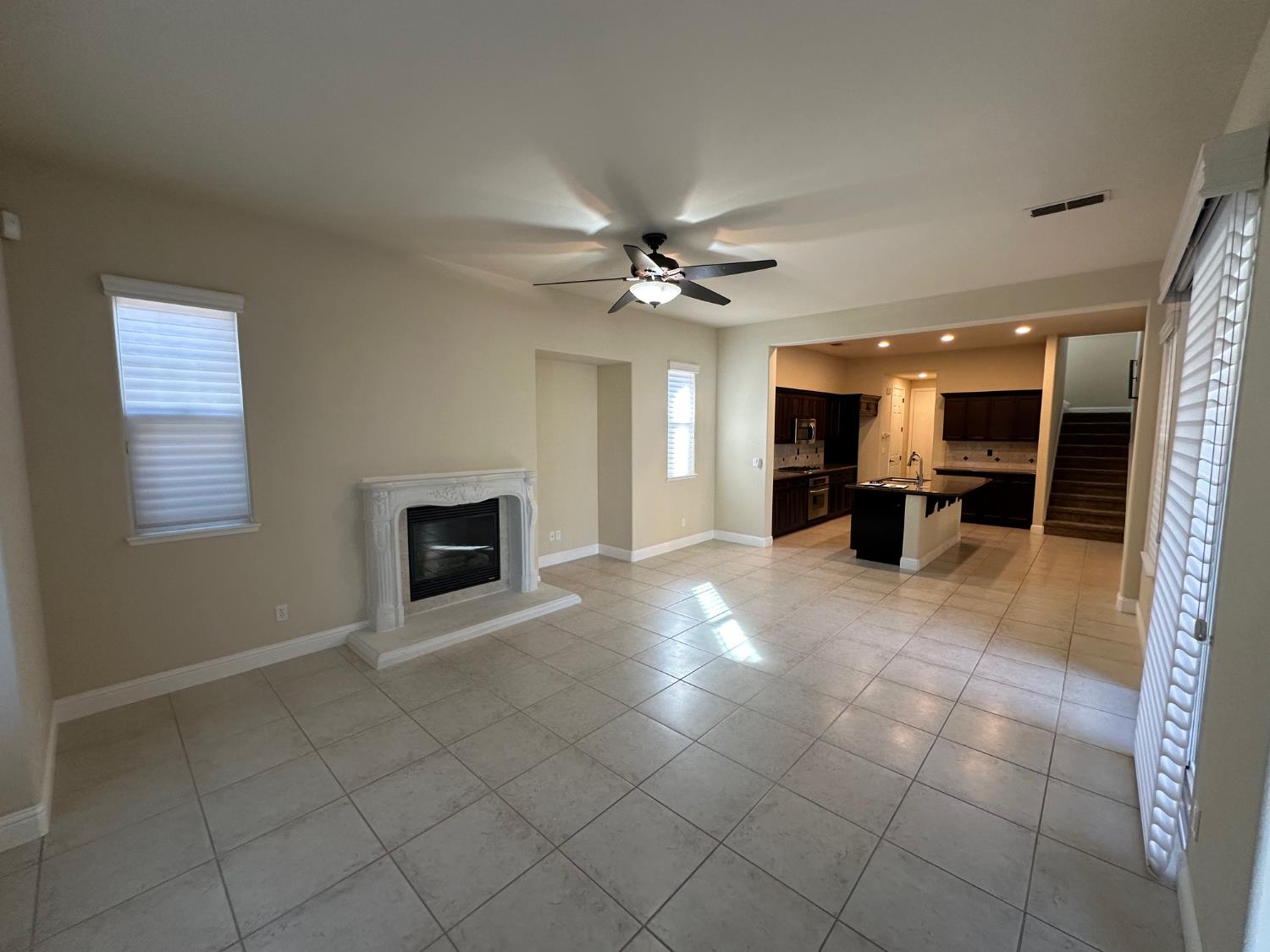 3852 Harlan Ranch Boulevard Clovis, CA 93619 - Photo 5 of 34