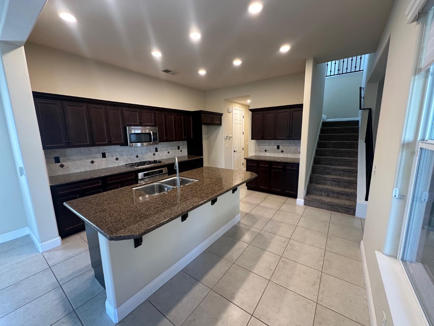 3852 Harlan Ranch Boulevard Clovis, CA 93619 - Photo 8 of 34