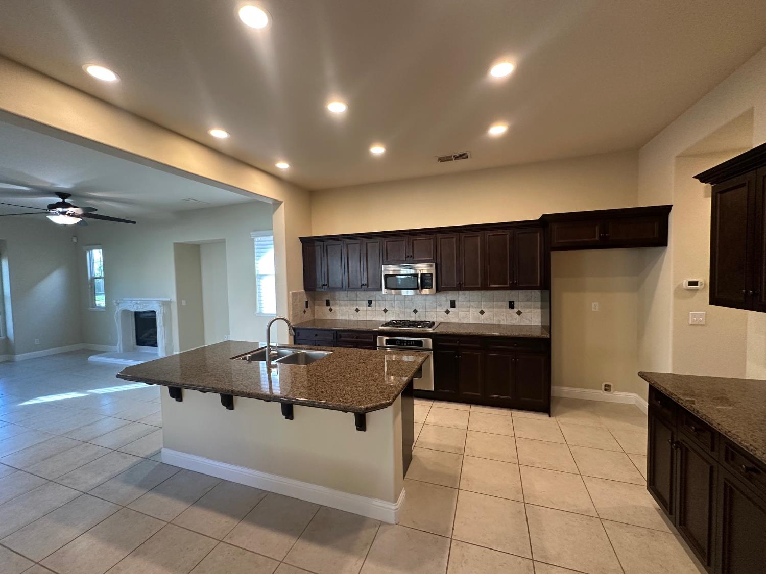 3852 Harlan Ranch Boulevard Clovis, CA 93619 - Photo 9 of 34