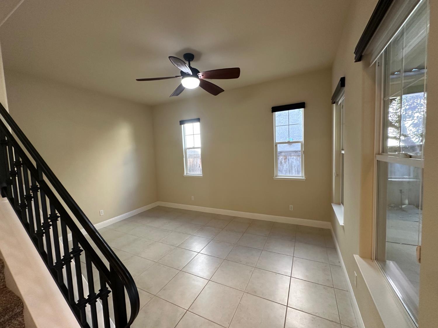 3852 Harlan Ranch Boulevard Clovis, CA 93619 - Photo 10 of 34