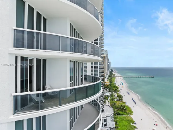 $18,000 | 15901 Collins Avenue, Unit 1801, Sunny Isles Beach, FL 33160