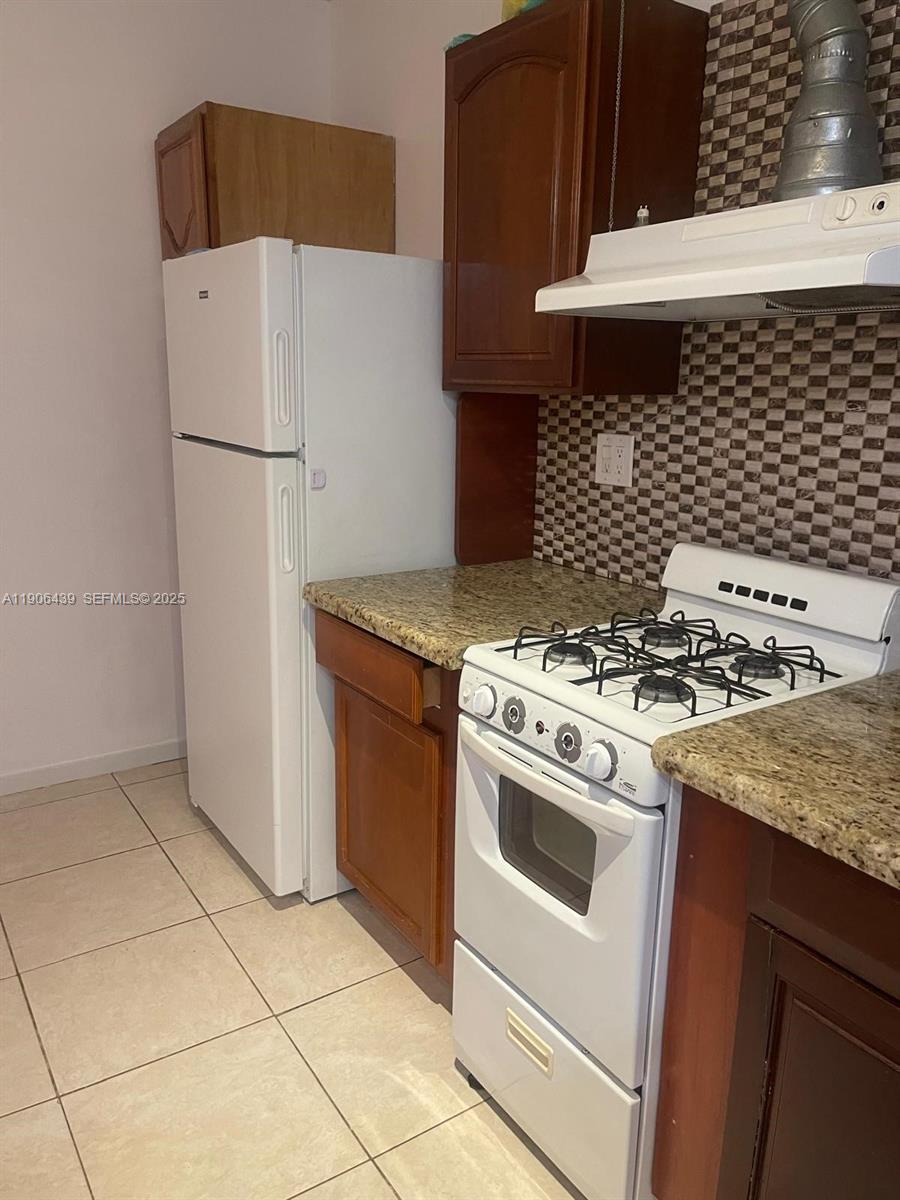 8635 Southwest 102nd Avenue Miami, FL 33173 - Photo 6 of 19 a kitchen with a stove and a refrigerator
