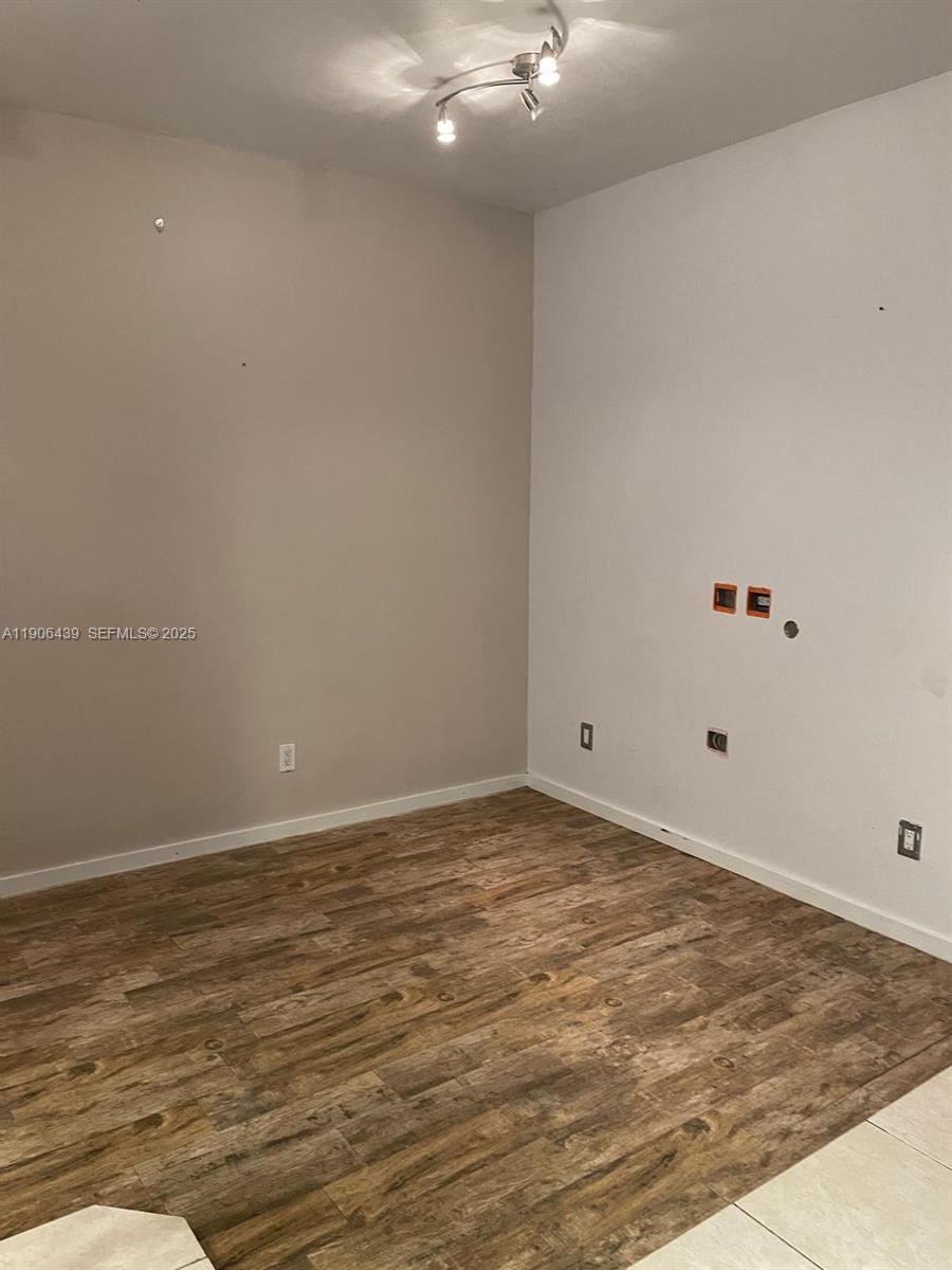 8635 Southwest 102nd Avenue Miami, FL 33173 - Photo 7 of 19 a view of an empty room