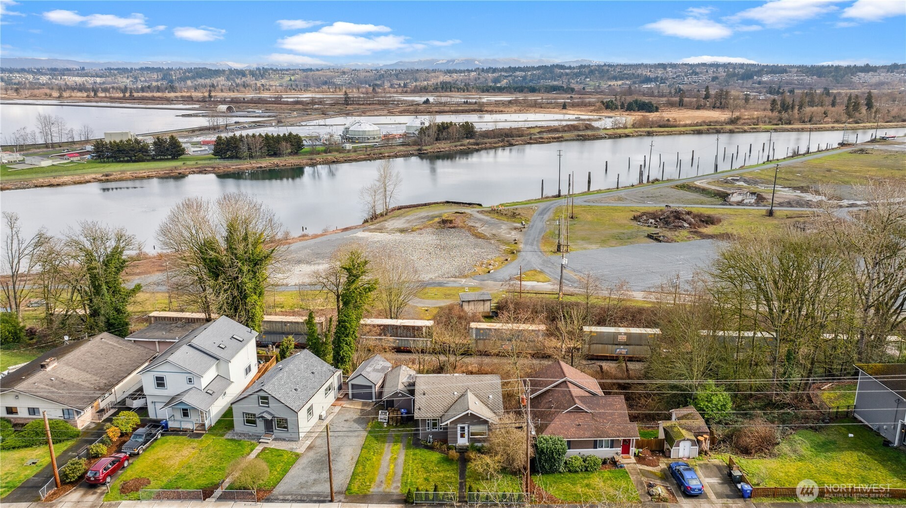 2113 East Grand Avenue Everett, WA 98201 - Photo 13 of 22 a view of a city and lake view