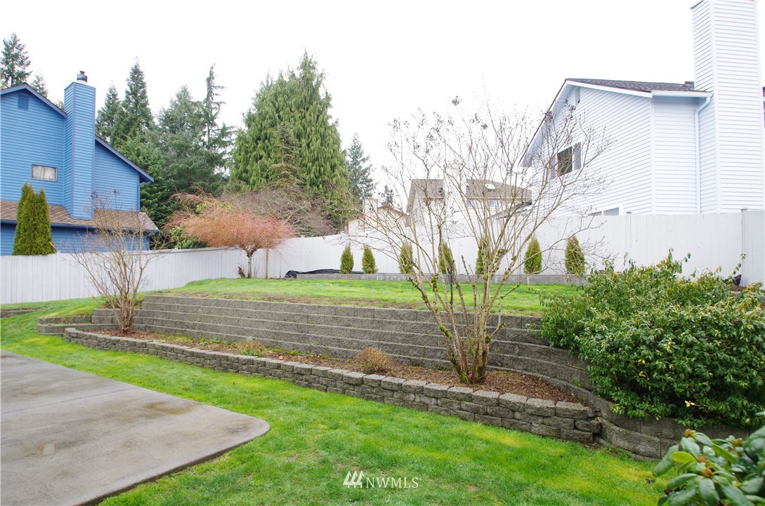 2124 Field Avenue Northeast Renton, WA 98059 - Photo 2 of 13