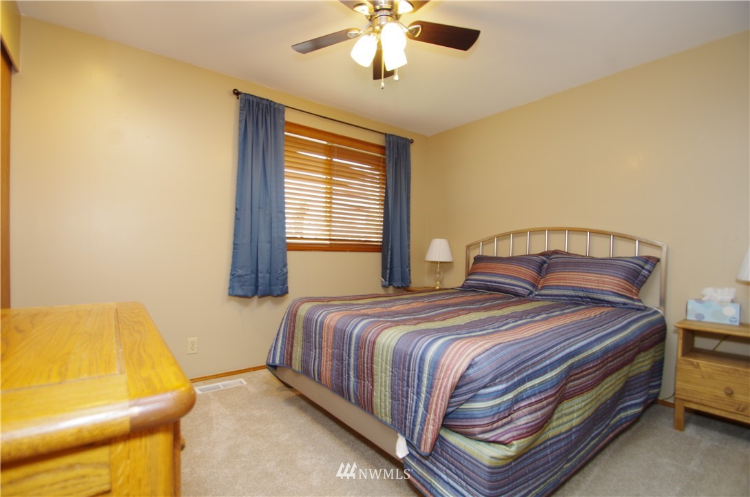 2124 Field Avenue Northeast Renton, WA 98059 - Photo 11 of 13