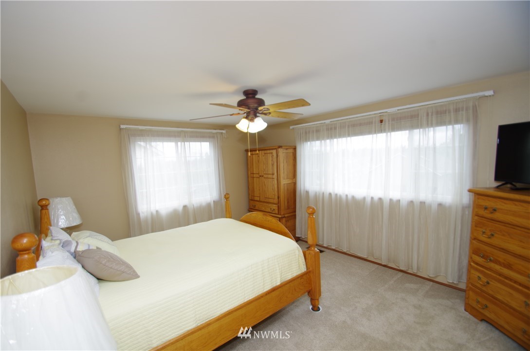 2124 Field Avenue Northeast Renton, WA 98059 - Photo 12 of 13
