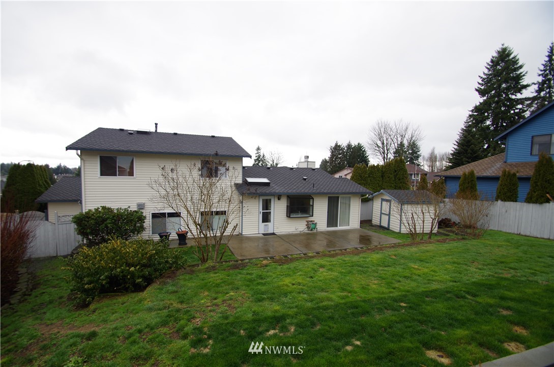 2124 Field Avenue Northeast Renton, WA 98059 - Photo 3 of 13