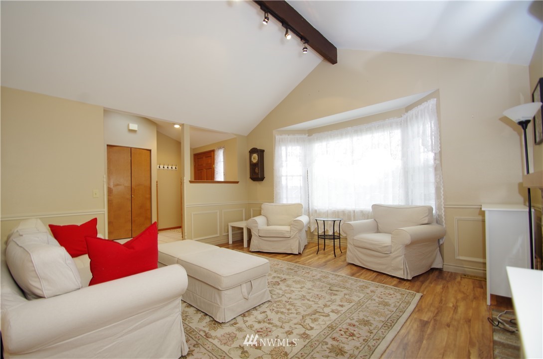 2124 Field Avenue Northeast Renton, WA 98059 - Photo 4 of 13