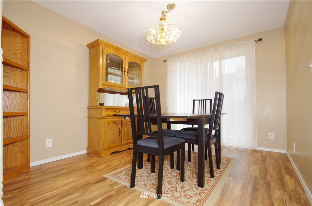 2124 Field Avenue Northeast Renton, WA 98059 - Photo 5 of 13
