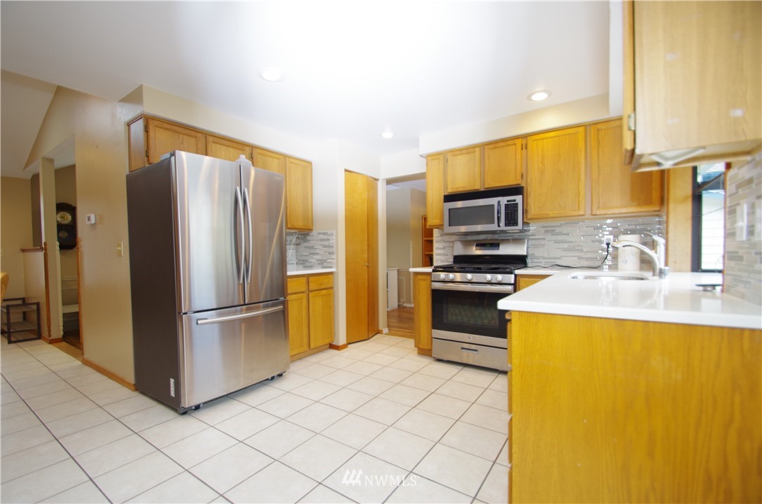 2124 Field Avenue Northeast Renton, WA 98059 - Photo 6 of 13