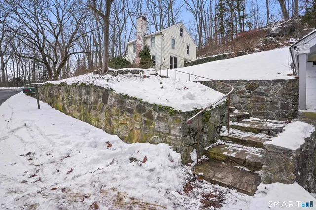 $480,000 | 7 Peaceable Street, Redding, CT 06896