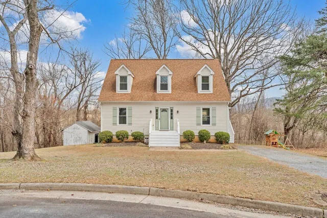 $350,000 | 3 North Rome Drive, Roanoke, VA 24019