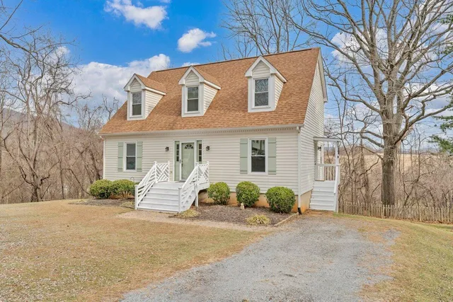 $350,000 | 3 North Rome Drive, Roanoke, VA 24019