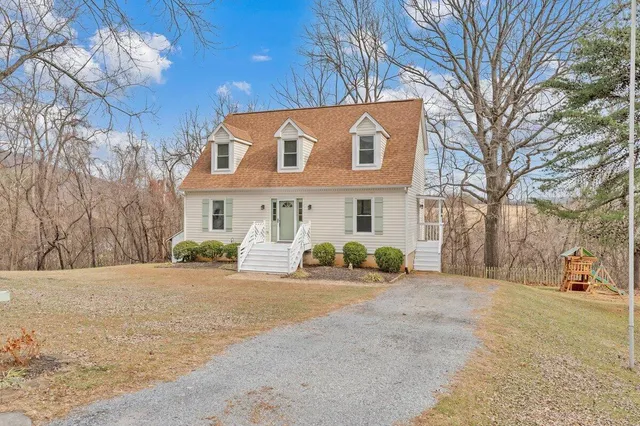 $350,000 | 3 North Rome Drive, Roanoke, VA 24019