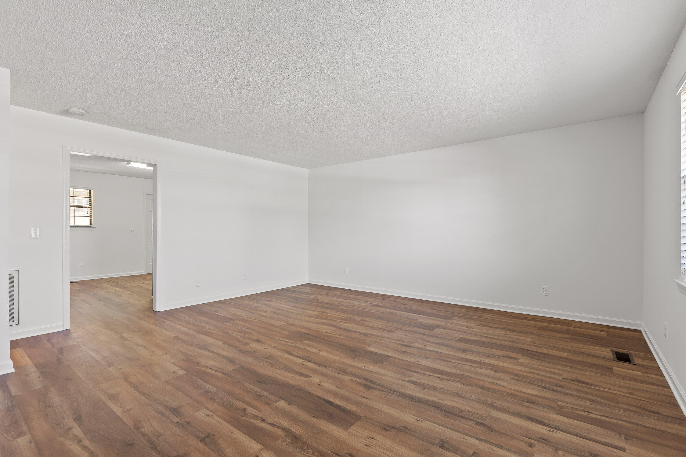 2612 Hickory Valley Road, Unit A Chattanooga, TN 37421 - Photo 3 of 20 08-Hickory Valley-8