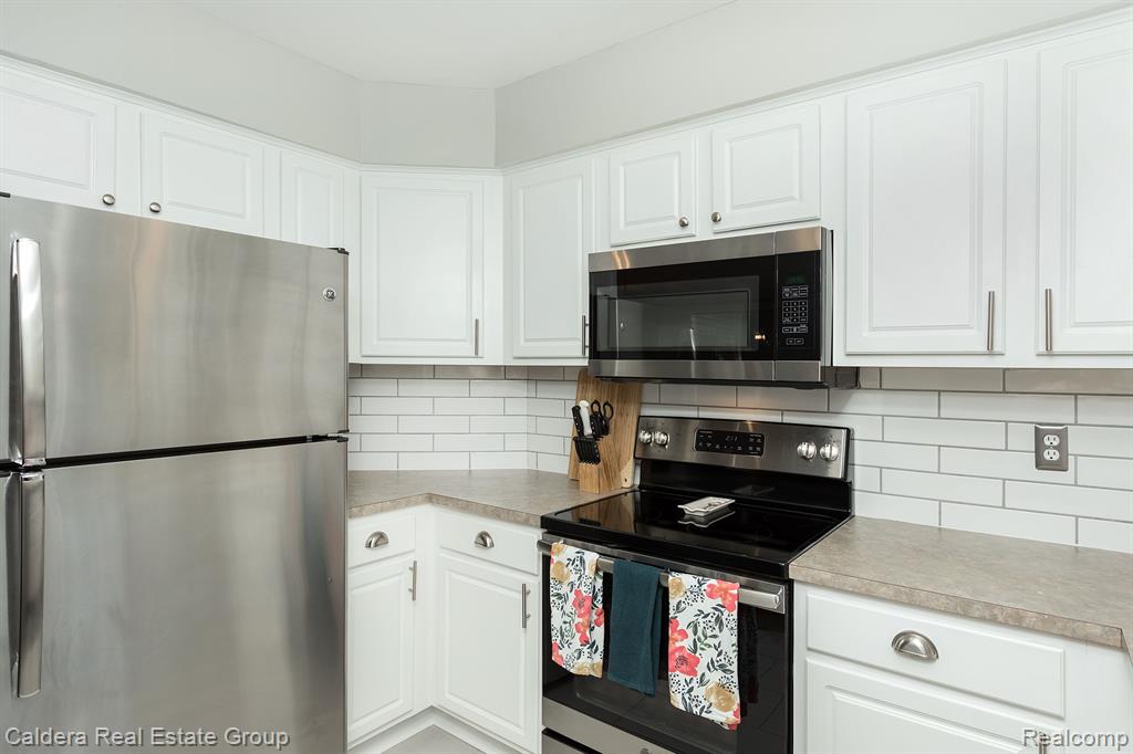 1510 Streamwood Court Rochester Hills, MI 48307 - Photo 11 of 32