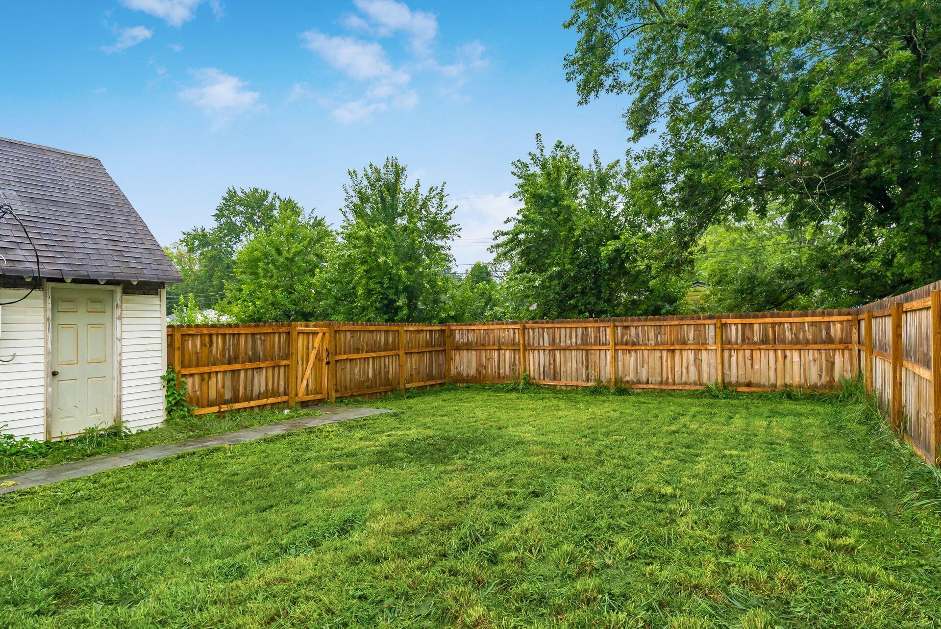 783 Hilock Road Columbus, OH 43207 - Photo 26 of 45 Fully fenced yard around patio area