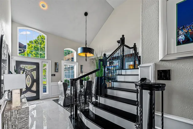 a view of entryway and hall