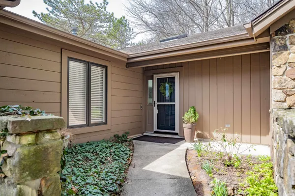 $349,900 | 6432 East Canal Pointe Lane, Fort Wayne, IN 46804