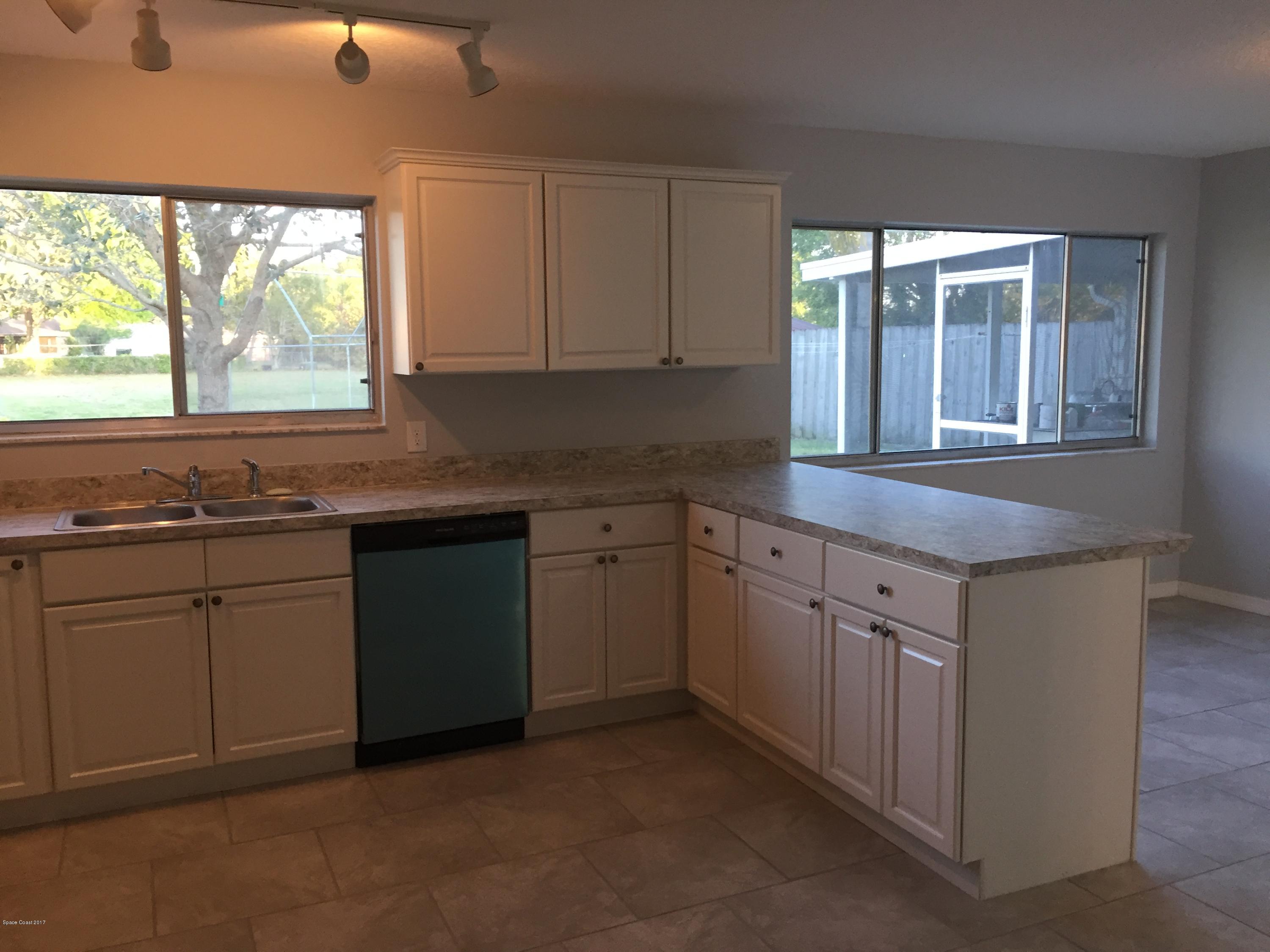 995 Cromey Road Northeast Palm Bay, FL 32905 - Photo 5 of 46 IMG_4573