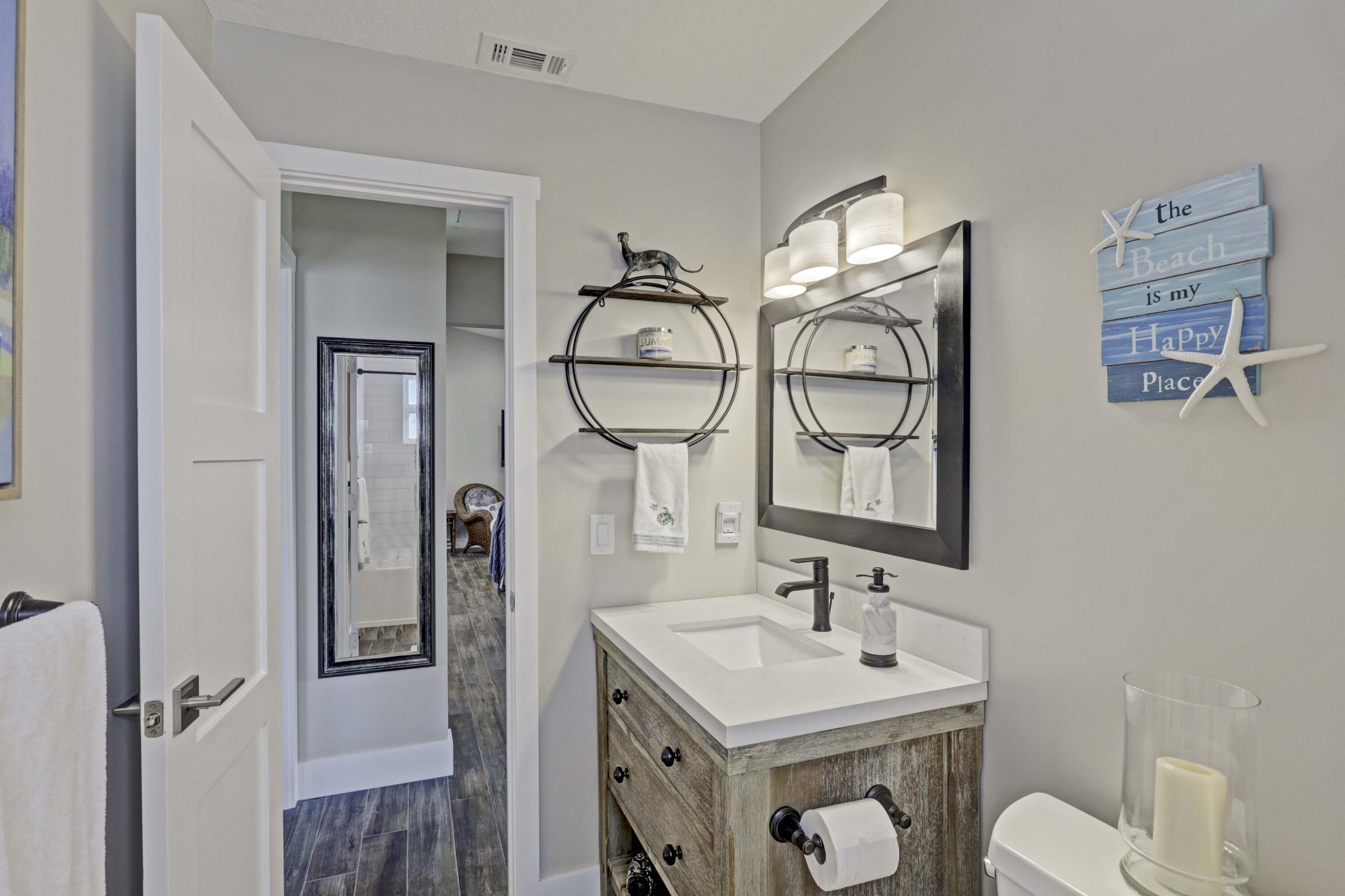 121 Wandering Trail Jupiter, FL 33458 - Photo 27 of 52 Guest Bathroom